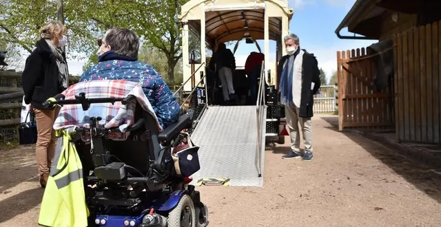 photo  la nouvelle calèche de la ville d’argentan est munie d’une rampe afin de faciliter l’accès aux personnes à mobilité réduite.  &copy;  ouest-france 