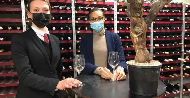 photo  angers, centre pierre-cointreau, le 6 mai 2021. audine clément (à gauche) s’est notamment entraînée avec honorée emolin, la responsable de la mention sommellerie au centre pierre-cointreau.  &copy;  co 