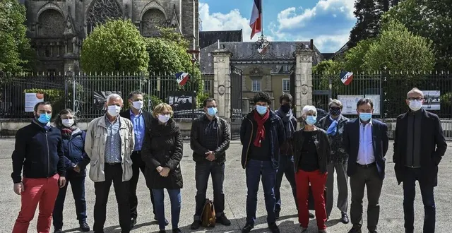 photo  le mans, vendredi 7 mai 2021. le mouvement uni.e.s a choisi la place aristide-briand, devant la préfecture et le siège du conseil départemental, pour présenter sa liste.  &copy;  photo le maine libre-denis lambert 