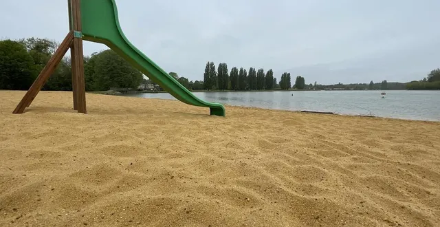 photo  les 900 tonnes de sable de la plage ont été renouvelées  &copy;  le maine libre 