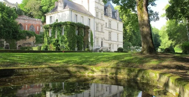 photo  les jardins du château de poncé-sur-le-loir (sarthe) ouverts pour le neurodon ce week-end.  &copy;  archives ouest-france 