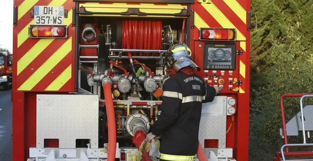 photo  les pompiers ont dû faire évacuer la famille.  &copy;  photo archives le maine libre yvon loue 