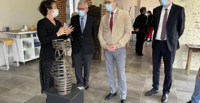 photo  louise marty a assuré la visite du nouveau bâtiment, une résidence d’artistes pour leur offrir un cadre de travail spacieux.  &copy;  le maine libre 