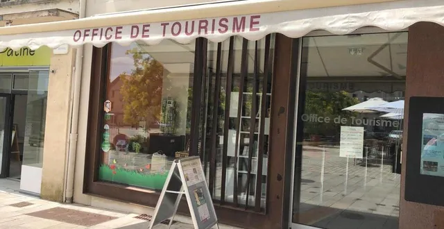 photo  l’office de tourisme, place saint-médard à thouars, rouvrira ses portes à partir du 12 mai 2021. ?  &copy;  archives co 