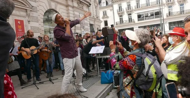 photo  hk était présent, samedi 8 mai à angers, place du ralliement, pour un rassemblement organisé par le collectif de convergence des luttes.  &copy;  ouest-france 