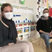 photo  émilie rustique et pierre babarit, enseignants de maternelle, ont le sentiment d’être protégés du covid-19 avec le masque et le gel. 