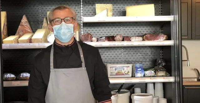 photo  sébastien vapaille a ouvert la fromagerie des roches à bagnoles-de-l’orne.  &copy;  ouest-france 