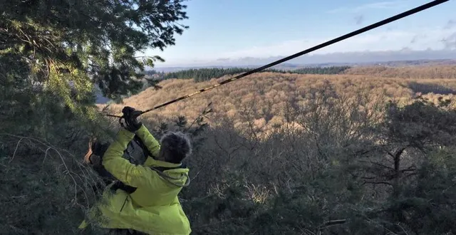 photo  la tyrolienne de 500 m, ici dans la canopée avec vue.  &copy;  ouest-france 
