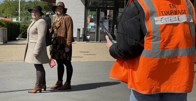photo  josiane et sandrine ont fait leur première expérience de figuration ce lundi 10 mai.  &copy;  le maine libre 
