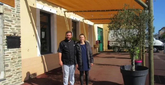 photo  baptiste et charlotte, à l’hôtel de la gare, seront heureux d’ouvrir leur terrasse le 19 mai 2021.  &copy;  le maine libre 