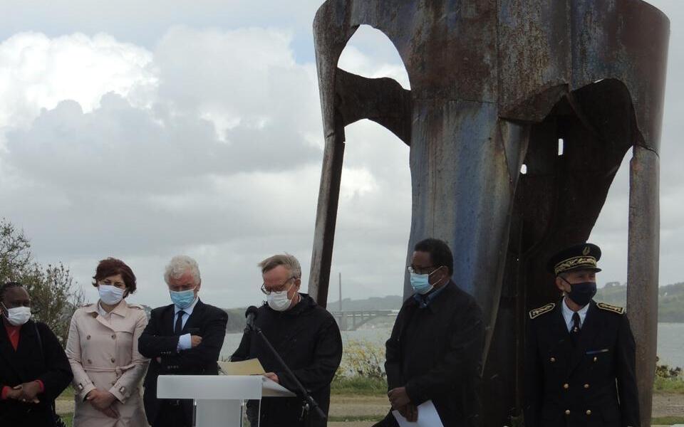 Une sculpture dédiée à la mémoire des esclavages inaugurée à Brest
