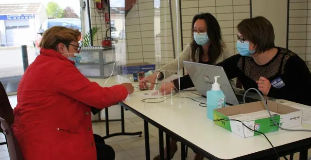 photo  la patiente arrive au secrétariat et est immédiatement prise en charge.  &copy;  le maine libre 