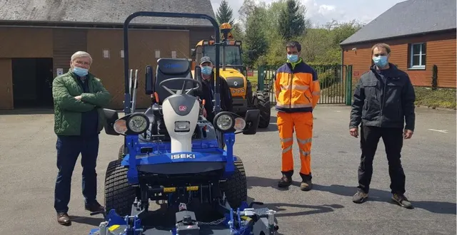 photo  la nouvelle tondeuse coûtera 6 000 € à la commune.  &copy;  le maine libre 