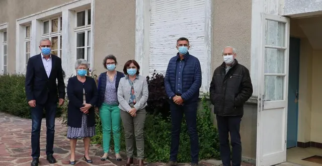 photo  le groupe d’opposition sablé au cœur, mené par marc joulaud, incomplet sur la photo, compte sept élus au total.  &copy;  ouest-france 