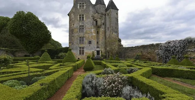 photo  le jardin du donjon de ballon ouvert ce week-end.  &copy;  archives le maine libre – denis lambert 