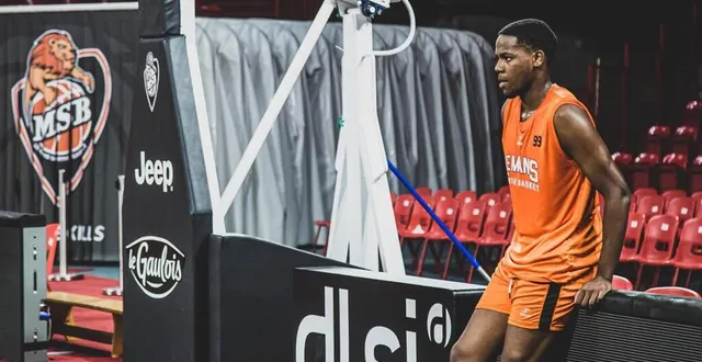 photo  l’espoir du msb hugo mienandi savoure son temps de jeu chez les pros et souhaite continuer son évolution.  &copy;  archives le maine libre 