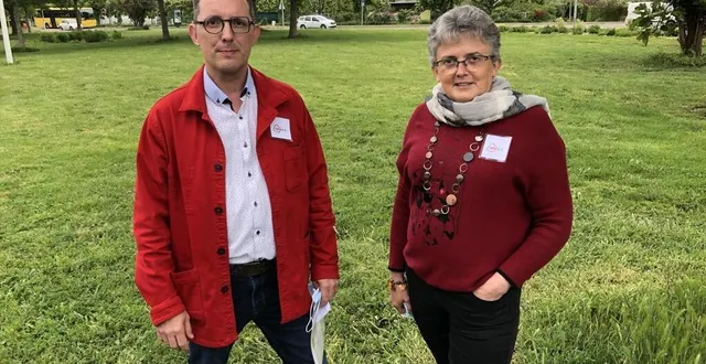 photo  sylvain poirrier, maire d'arthezé, et marylène souchard, ancienne élue de bazouges.  &copy;  ouest-france 