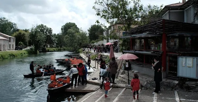 photo  la saison touristique est lancée dans le marais poitevin, notamment à coulon, capitale de la venise verte.  &copy;  christophe bernard 