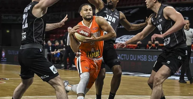 photo  kaza kajami-keane a été étincelant en première période avant de baisser de rythme comme le reste de l’équipe. il a fini l’affiche en boitant bas, touché au genou.  &copy;  le maine libre – denis lambert 