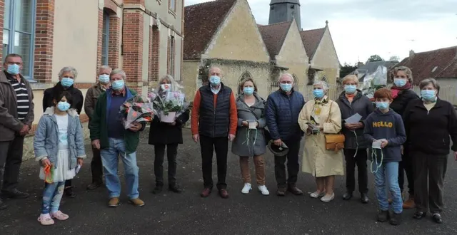 photo  les lauréats sont repartis avec des fleurs et des bons d’achat.  &copy;  ouest-france 