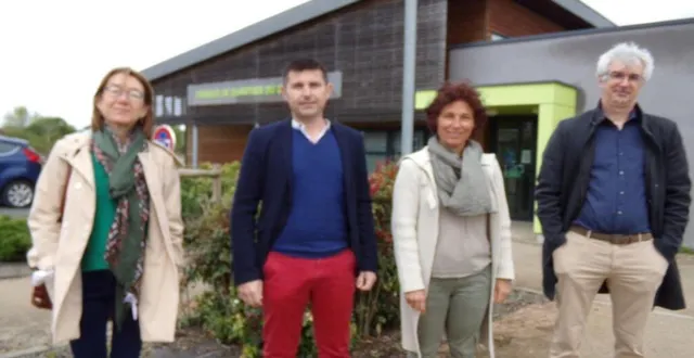 photo  de gauche à droite : delphine sinou (champagné), erwan cochet (champagné), laurène féry-gosnet, (saint-mars-d’o.) fabrice garnier (yvré) devant la maison du gué-perray, à changé.  &copy;  le maine libre 