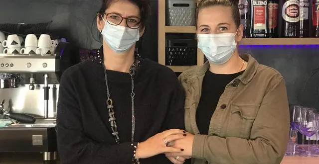 photo  valérie et leslie couteau ont repris l’automobile bar, à flers, dans l’orne.  &copy;  ouest-france 