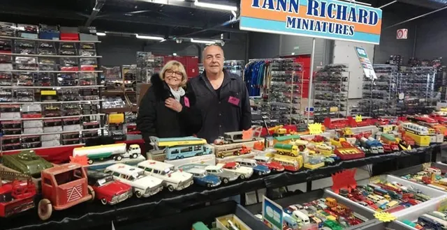 photo  yann et michelle richard présenteront d’innombrables véhicules miniatures mais aussi d’autres jouets anciens.  &copy;  yann richard miniatures 