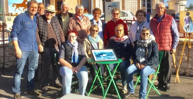 photo  les organisateurs avec les artistes.  &copy;  ouest-france 