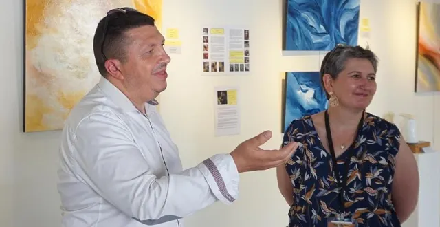 photo  alef avec daniel sache, au vernissage.  &copy;  ouest-france 