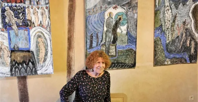 photo  avec une trentaine de toiles, monique le hingat villion propose un univers mystique et envoûtant.  &copy;  ouest-france 