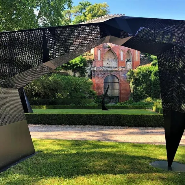 photo grand écart devant la terrasse caroline.  ©  ouest-france