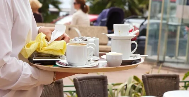 photo  le conseil municipal d’alençon a approuvé l’extension des terrasses.  &copy;  archives ouest-france 