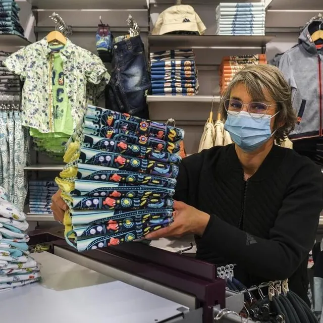 photo fabienne, la gérante de « sergent major », compte sur le sérieux de la clientèle, et sur le respect des mesures en vigueur.  ©  le maine libre – denis lambert