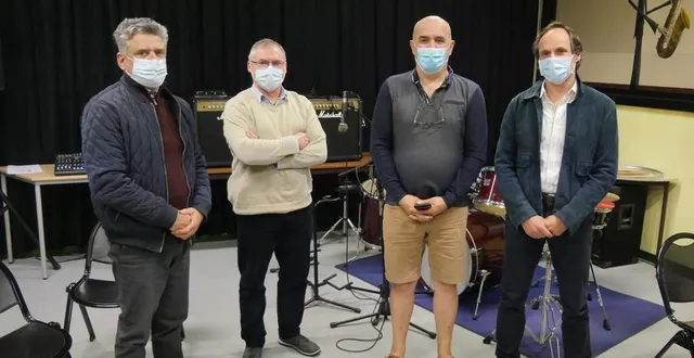 photo  gilbert brothier, pharmacien, jean fréville, médecin, jean-francis pelissier, infirmier et eric eouzan, médecin, tous membres du comité de gestion de la maison de santé pluriprofessionnelle (msp) de sablé-sur-sarthe. réunis jeudi 20 mai 2021, ils craignent un amenuisement de l’offre médicale avant une possible disparition.  &copy;  le maine libre 