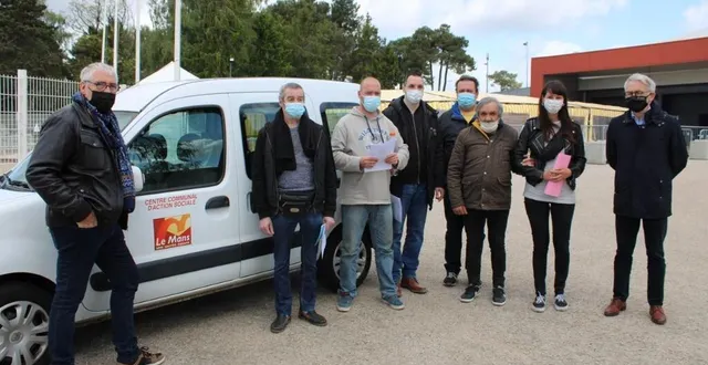 photo  le mans, vendredi 21 mai 2021. cinq allonnais ont été transportés jusqu’au centre de vaccination de la rotonde pour recevoir une première dose.  &copy;  le maine libre 