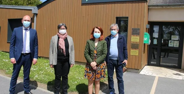 photo  de gauche à droite : frédéric beauchef, président de la cdc maine saosnois, sandrine plessix, 2e vice-présidente, alexandra ciobanu, médecin généraliste et jean-denis guibert, maire.  &copy;  le maine libre 