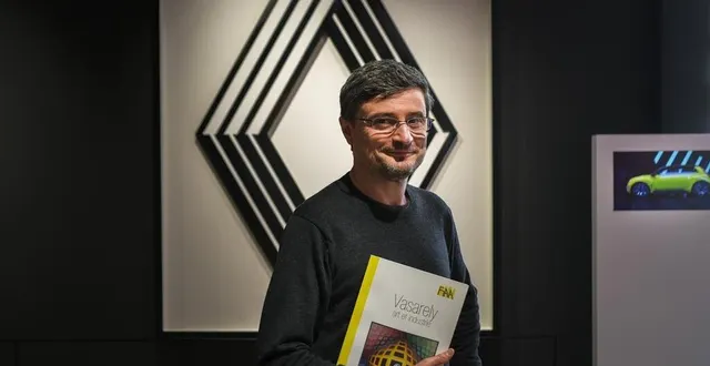 photo  le mans, mardi 18 mai 2021. jean-françois doidy, ici devant le logo réalisé pour renault en 1972 par vasarely et son fils yvaral.  &copy;  photo le maine libre – denis lambert 