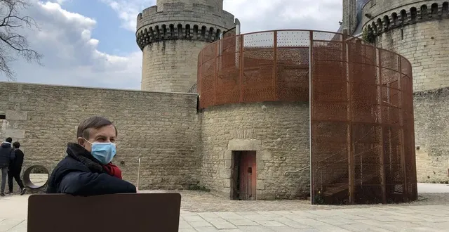 photo  joaquim pueyo, maire d’alençon, veut ouvrir le château au public. une opération de curage va commencer en octobre 2021.  &copy;  ouest-france 