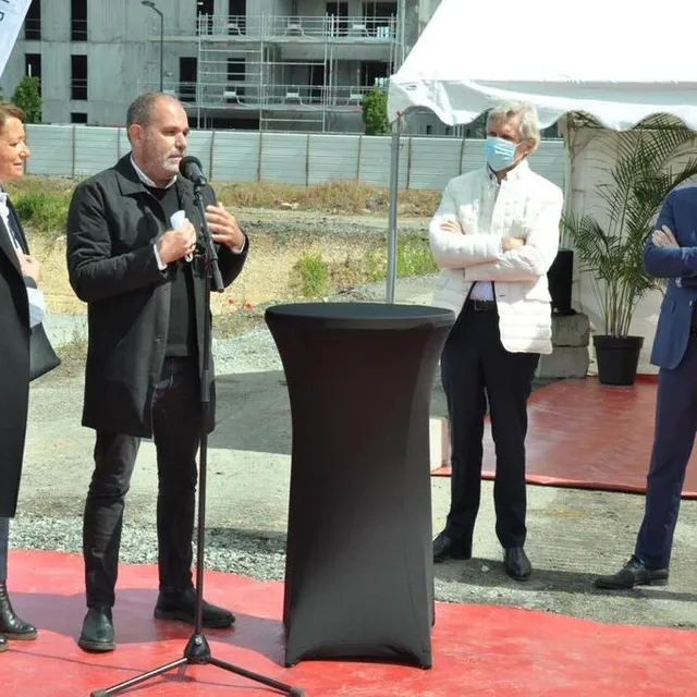 Les architectes, ici aux côtés de Michel Giboire et Christophe Béchu, ont détaillé ce projet « exceptionnel, aussi par ses dimensions humaines ». Anthony PASCO photo les architectes, ici aux côtés de michel giboire et christophe béchu, ont détaillé ce projet « exceptionnel, aussi par ses dimensions humaines ». © anthony pasco