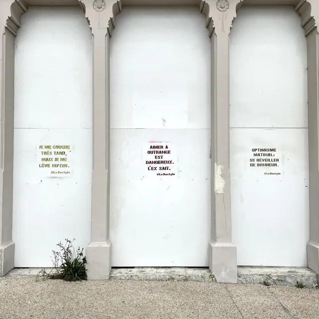 photo des aphorismes à dénicher dans le centre-ville du mans.  ©  la dactylo