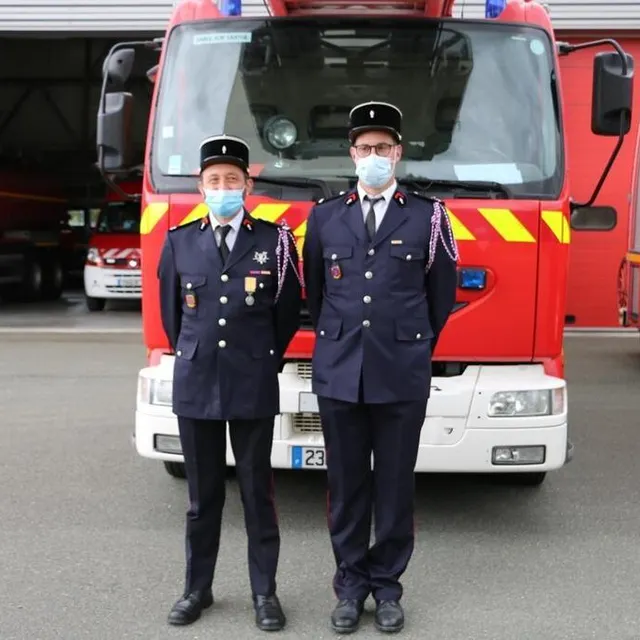 photo le lieutenant frédéric poirrier et l’adjudant-chef xavier gillet, du centre de parcé-sur-sarthe.  ©  ouest-france