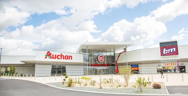 photo  ruaudin. l’hypermarché auchan est situé dans le centre commercial maine street.  &copy;  le maine libre - clément szczuczynski 