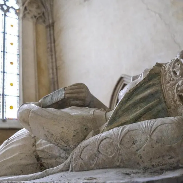 photo après des siècles d’errance, de transferts, le gisant de la reine bérengère aujourd’hui restauré, a retrouvé sa place, dans le chœur de l’abbatiale. une place souveraine. ?  ©  archives maine libre – denis lambert