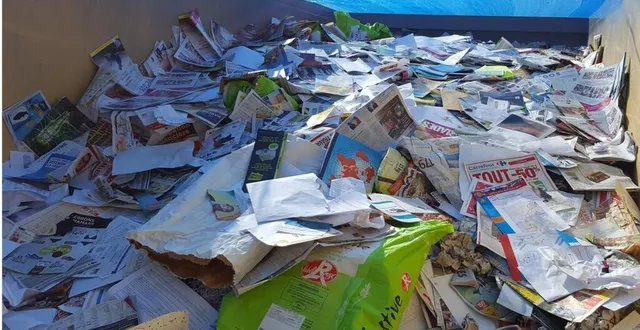 photo  une benne qui sera sûrement bientôt bien remplie.  &copy;  le mai,ne libre 