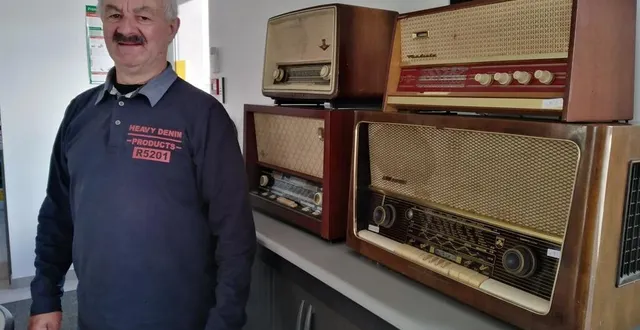 photo  alain ray, collectionneur de postes de radio anciens, expose, à l’occasion de cette fête de la radio qui se déroule du 31 mai au 6 juin, dans les locaux de ram.  &copy;  le maine libre 