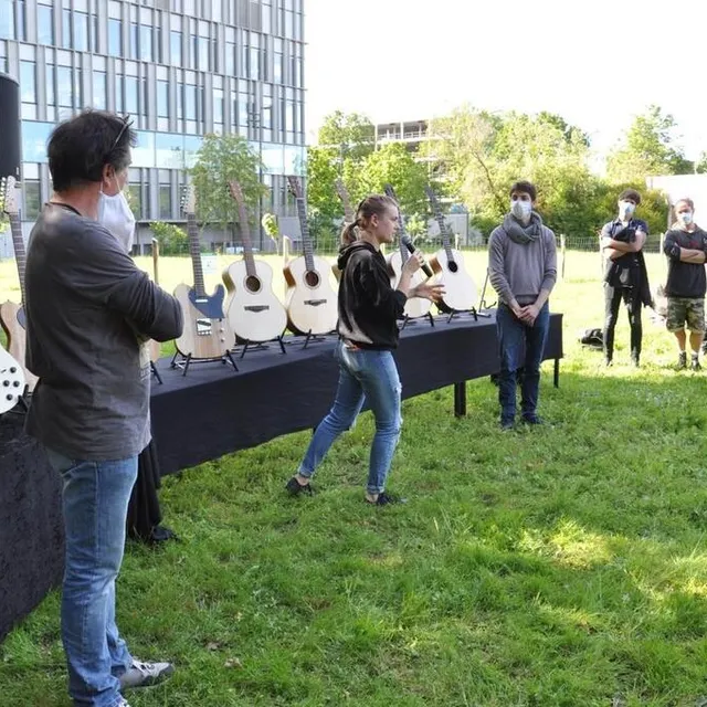 photo formateurs et élèves se sont succédé pour présenter les réalisations.  ©  le maine libre