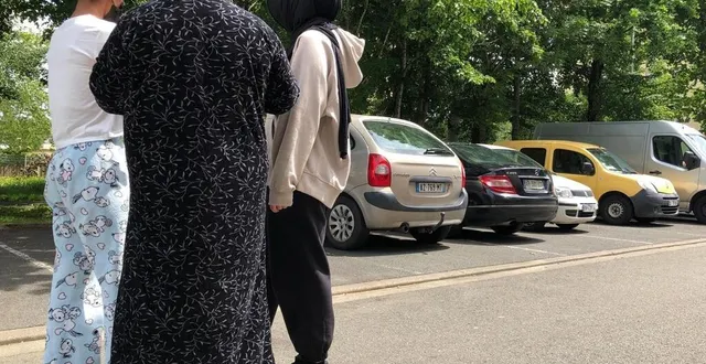 photo  c’est sur ce parking de la rue de suisse aux sablons, que ces riveraines ont assisté à cette scène « de western. ce n’est pas possible que des jeunes s’entre-tuent comme ça. faut faire quelque chose. »  &copy;  ouest-france 