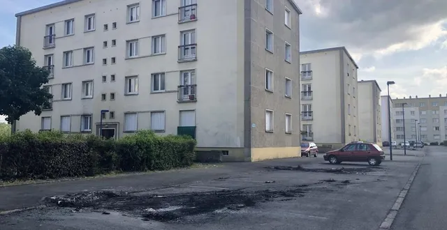 photo  le quartier saint-michel, à flers, dans l’orne, deux jours après la nuit de violences urbaines.  &copy;  ouest-france 