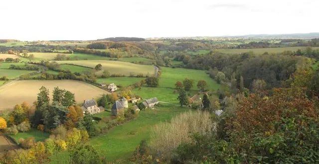 photo  le bocage vu des hauteurs de saint-léonard-des-bois.  &copy;  archives le maine libre 