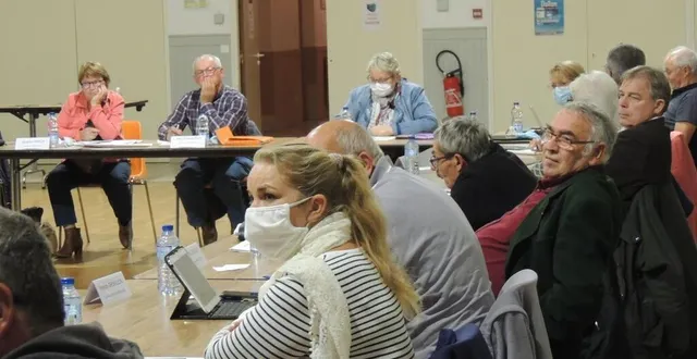 photo  des éoliennes poussant dans les différentes forêts de la communauté de communes ? décidément, c’est non.  &copy;  le maine libre 